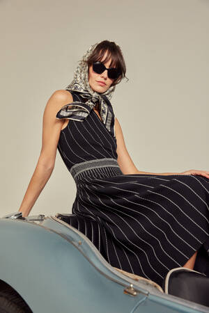 marksandspencer_JAEGER SS23_pletene kolove saty_6299Kc_lookbook.jpg